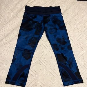 Rare Lululemon blue pattern Crop.